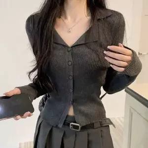 [하프클럽/]슬림핏 골지 여리 버튼 카라 가디건