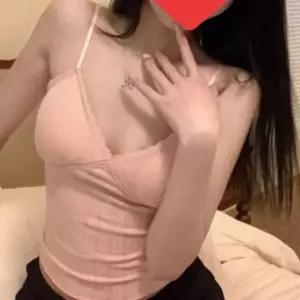 [셀러에이드]레이스 포인트 브이넥 슬림핏 나시