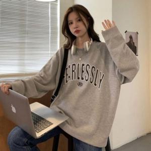 레이디스 그래픽프린트 포인트컬러 핏이 이쁜 스웻셔츠 라운드넥 상티 여성용 보아후디 겨울철 오버사이즈
