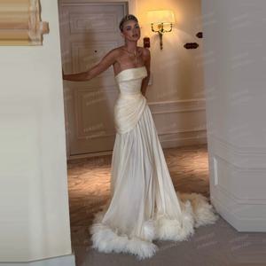 간단한 웨딩 드레스 라인 여성 깃털 섹시한 Strapless Backless 파티 신부 가운 공식 맞춤형 Vestidos De Novia