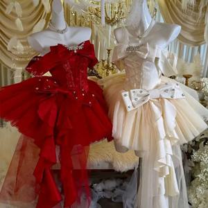 레드 & 화이트 오프숄더 코르셋 볼 가운, 탈부착 가능한 트레인 & 크리스탈 보우 센스, 생일 파티 부티크 의상