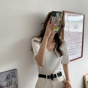 여름반팔니트 가벼운 여름 원사 시원한 쿨 니트소재 브이넥 반팔 티