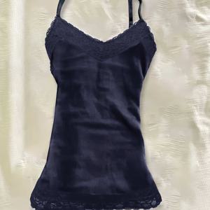 TEMU 신상 Y2K 아메리칸 빈티지 섹시 캐미솔 탑, 속옷 및 겉옷 순수 욕망 스타일 민소매 탑, 레이스 패치워크 V넥 섹시 캐미솔, 블루 탑, 뮤직 페스티벌, 야외, 스트리트 사진 촬영에 적합