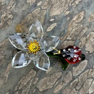 TEMU 수집용 피규린, 매력적인 무당벌레와 꽃 유리 장식품 1개 세트 - 반짝이는 꽃과 점박이 무당벌레가 있는 수제 실내/실외 장식, 크리스마스, 밸런타인데이, 어머니의 날, 아버지의 날 또는 모든 경우에 적합