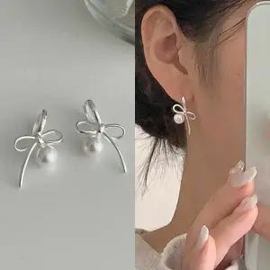 홀리지 소피드 진주 리본 스터드 귀걸이