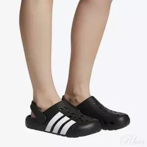 [아디다스] 아딜렛 클로그 2.0 블랙 화이트 샌들 JQ8058 153890698