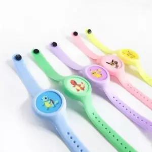 [셀러허브]퇴치 야외활동용 캐릭터 악세사리 랜덤 팔찌 모기 LED 캠핑 야외 acc 모기퇴 (S38780837)
