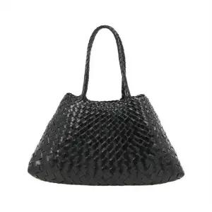 드래곤디퓨전 FW26 여성 산타 크로체 빅 토트백 8892 BLACK