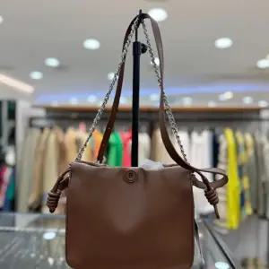 체인 미니 버킷백 BCBG07511DG