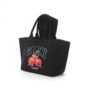 가니 26SS BLACK MEDIUM CHERRY TOTE B2110038 252) 블랙 미디엄 체리 토트 백)