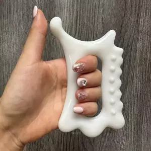 얼굴 및 몸을 위한 인체공학적 다용도 핸드헬드 Gua Sha 보드 - 비세라믹 마사지 도구 휴식 미용 마사지기