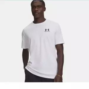 언더아머 UNDER ARMOUR 1326799-100 화이트 남성 UA 레프트 체스트 로고 반팔 면티셔츠 런닝 헬스 신세계대