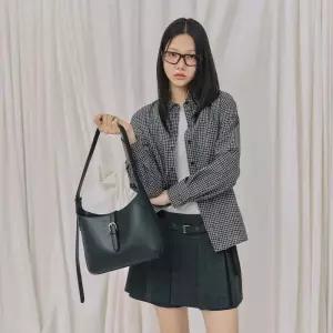 [롯데백화점]랩 버클 스트랩 숄더백(AR7AB823)