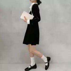 [옷자락]여성 클래식 블랙 벨벳 배색 리본 두꺼운 미니 원피스