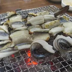 통영 바다 장어 1kg 대 4-5미 냉동장어 통영장어 아나고 통영 붕장어 자연산 장어 택배 손질장어