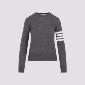 26SS 톰브라운 4바 릴렉스드 스웨터 FKA280A Y1014 035 MED GREY DOM