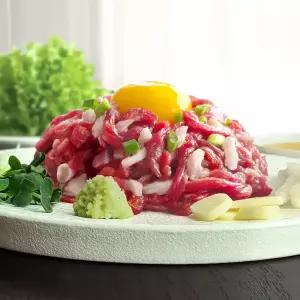 마장동에서 당일 작업한 국내산 소고기 차돌박이 육회 300g + 간장맛소스 신선 썰어서 냉장