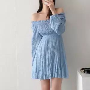 랜덤플레이 오프숄더 플리츠 프릴 미니 원피스 블루