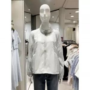 품절임박 로엠 하이넥 시스루 바람막이 RMJPG26RT1 2739429