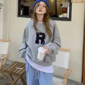 [하프클럽/]여성 뽀글이 R 영문 라운드넥 티셔츠 URK_415