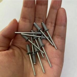 RAL7040 알루미늄 스틸 그레이 페인트 블라인드 리벳  컬러 라운드 헤드  팝 5/32 인치  50 개