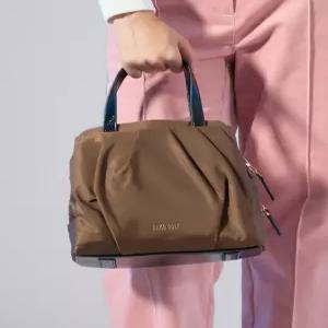 닥스 골프 여성 25FW [선물추천][PREMIUM] 브라운 셔링포인트 토트백 DNGF5F653W2