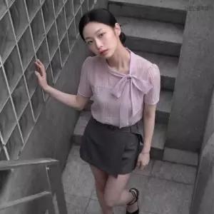 [스타필드 고양 로엠] 시스루 리본 타이 블라우스 RMBLG26RT5