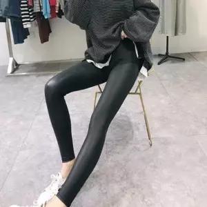 가죽레깅스 검정 쫄바지 블랙캣 긴바지 팬츠
