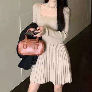 ONM 스퀘어넥 골지 플리츠 니트원피스 플레어 스커트 라인