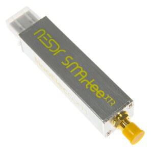 NOELEC NESDR SMARTEE XTR SDR - 프리미엄 RTL-SDR 확장 튜닝 범위 알루미늄 인클로저 바이어스 티 0.5PPM TCXO SMA 입력. RTL2832U 및 E4000 기반 소프트웨어 정의 라디오