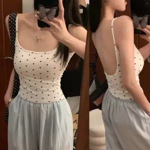 도트 땡땡이 끈나시 티셔츠 슬림핏 백리스 뒤파임 여성 여름 이너웨어 민소매 나시티 나시탑 기본 라운드넥