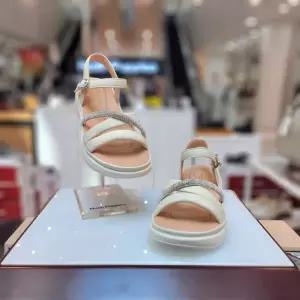[허시파피]여성 발 편한경량 3.5cm 컴포트 웨지힐 스트랩 샌들 3f26034-13_CA