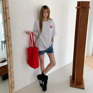 [하프클럽/]여자 데일리 루즈핏 체형커버 발포 레터링 반팔 티셔츠