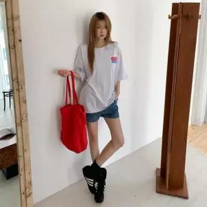 옷자락 / 여자 데일리 루즈핏 체형커버 발포 레터링 반팔 티셔
