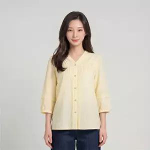택가 171,000원크로커다일레이디 레이스 핀턱 디테일 V넥 블라우스_CLEMBL113