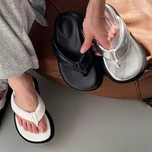 [오르토]여성 3컬러 볼드한 느낌 여름 쿠셔닝 쪼리 통굽 샌들