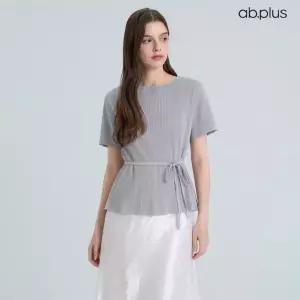 [ab.plus] 플리츠 벨티드 반팔 블라우스 (LSA3MB38A)