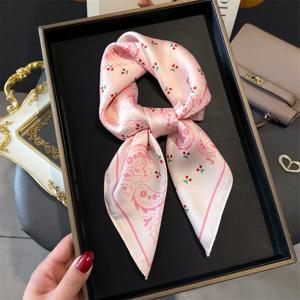 인쇄 70cm 실크 새틴 Headkerchief 여성 럭셔리 디자인 목 넥타이 스카프 여성 머리 손목 Foulard 목도리 Hijab 두건 스카프