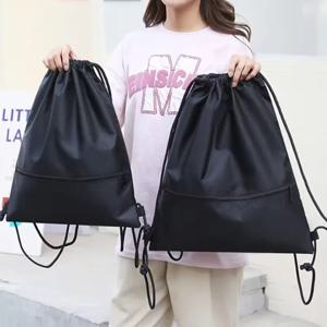 남성과 여성을 위한 경량 드로스트링 백팩 스포츠 피트니스 백팩 야외 레저 백팩 지퍼 백