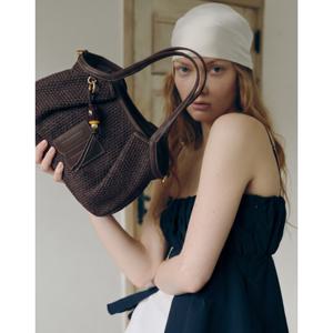 닥스 액세서리 26SS DAKS SUMMER 브라운 라피아 ICONIC D 장식 숄더백 DCBA6E930W3