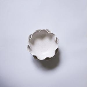 피어나PIEONA 일렁 핸드메이드 도자기 디저트접시 2size 원형볼 화이트 작가그릇