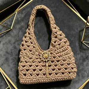 TEMU 여성용 핸드백, 독특한 우븐 디자인의 캐주얼한 여름 해변용 휴가용 직조 클러치백, 핸드백 또는 숄더백으로 휴대 가능, 휴대폰, 화장품 등을 수납할 수 있는 공간 포함. 여성의 일상 외출, 야외 레저 휴가, 해변 여행, 관광, 출퇴근용으로 적합