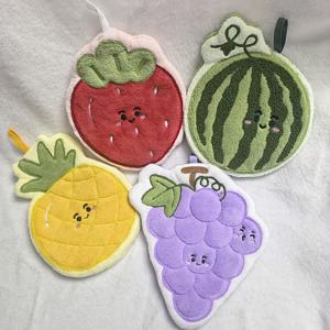 TEMU 4개 귀여운 만화 과일 테마 산호 양털 주방 및 욕실 타월 - 뛰어난 흡수력, 빠른 건조, 부드러움, 걸이 루프 포함 | 재미있는 홈 데코 | 튼튼한 걸이 타월, 욕실용 핸드 타월