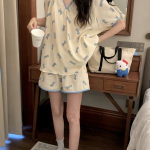 TEMU 블루 스위트 귀여운 캐주얼 스타일 파자마 세트, 여름 여성용 반팔 및 반바지 투피스 세트, 크루넥, 파란색 얇은 트림이 있는 토끼 프린트, 탄성 허리, 피부 친화적 통기성 편안함, 여름 상쾌한 라운지웨어