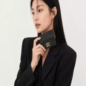 미우미우 패션퍼스트위크 5MC076 AFPP F0002 마테라쎄 카드지갑 블랙 5MC076 2FPP F0002) 배송