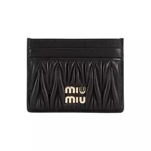 [MIU MIU] 26FW 마틀라세 금장 로고 카드지갑 블랙 5MC076 AFPP F0002