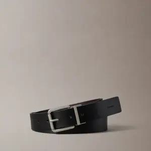 [롯데백화점]캘빈클라인 남성 클래식 라운드 캐주얼 롤러 버클 벨트 35mm(4D7103G-V8L)
