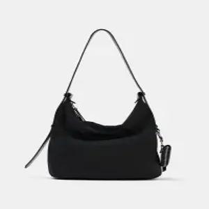 ZARA 참 디테일 숄더백 - 블랙 6815/810/800