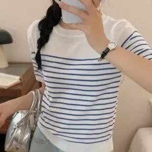 오너클랜 니트 내추럴 데일리룩 감성적인 가을겨울 스트라이프 나들이 고급스러운 가을신상