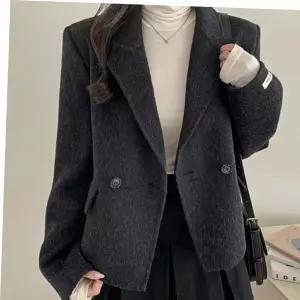 여성 스탠다드핏 더블버튼 카라 데일리 모직 코트
